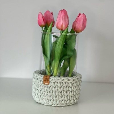 Gehäkelte Blumenvase - 20 cm hohe Vase, ideal für Schnittblumen