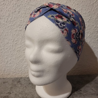 Blüten/Totenkopf blau - Kopfumfang 52cm