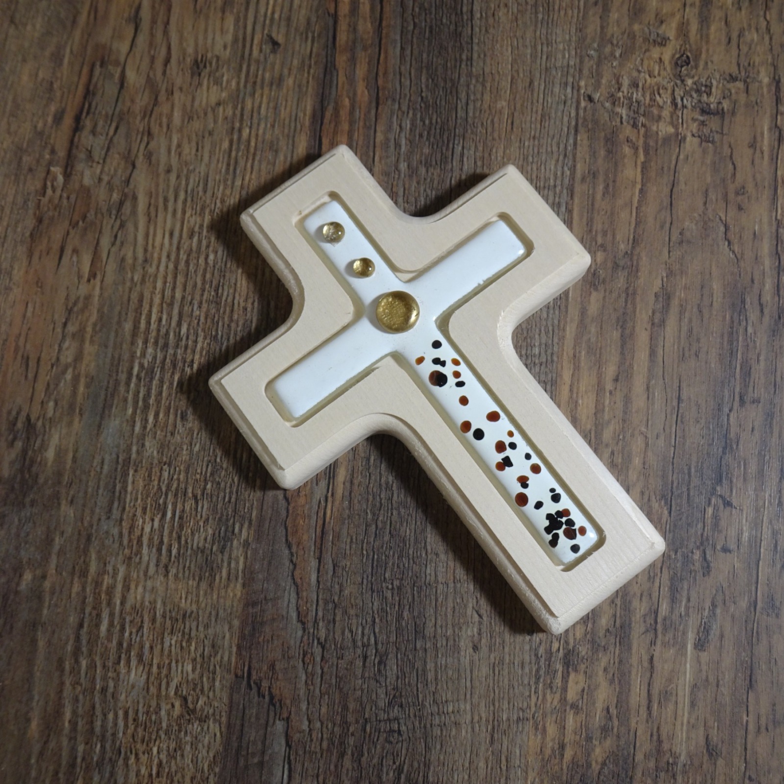 Holzkreuz mit Fusingglas in weiß und gold, Kreuz aus Ahorn 5