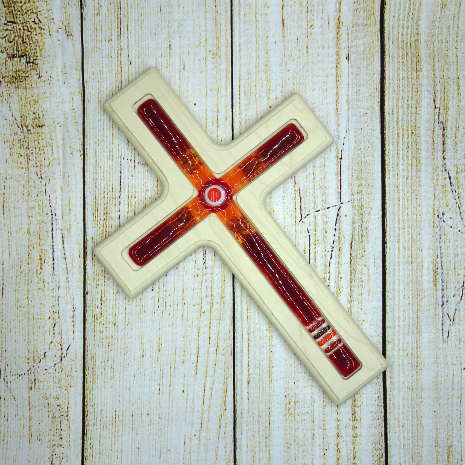 Holzkreuz mit Fusingglas in rot und orange Kreuz aus Ahorn 3