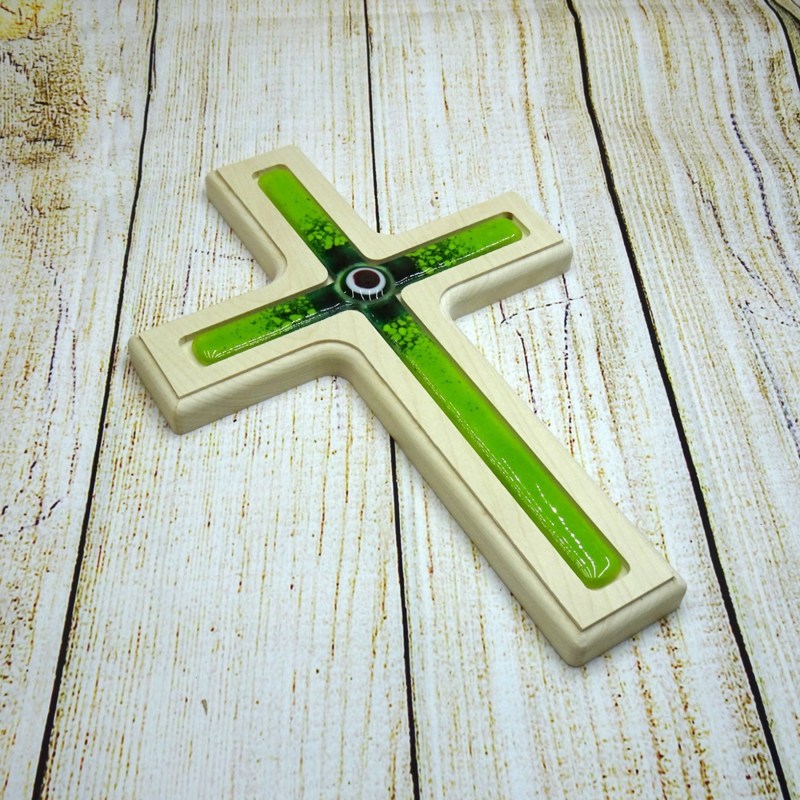 Holzkreuz mit Fusingglas in grün Kreuz aus Ahorn 3