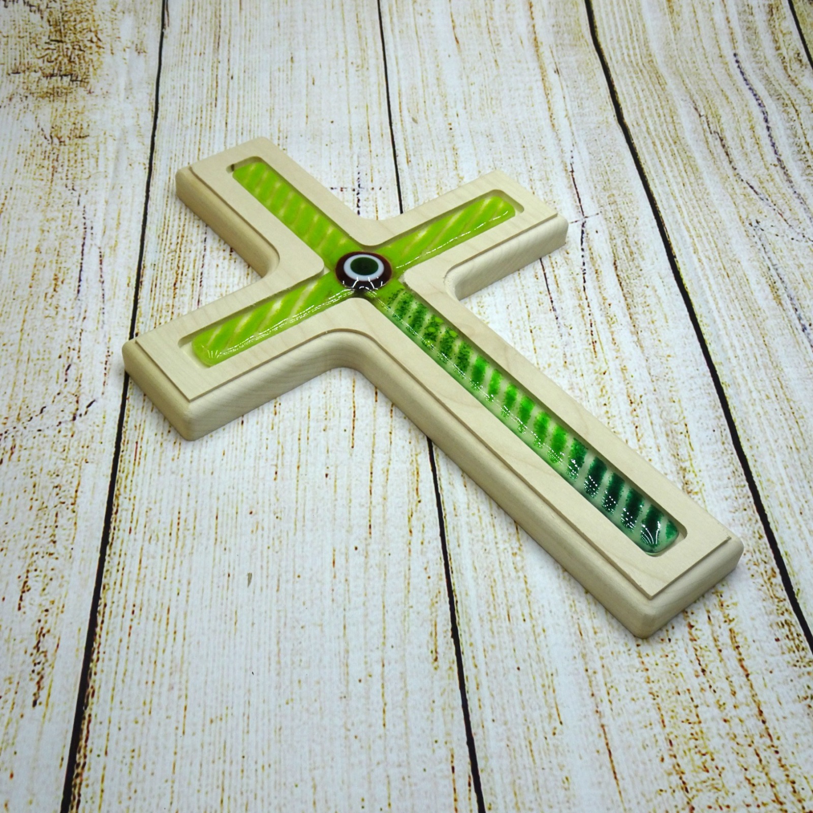Holzkreuz mit Fusingglas in grün Kreuz aus Ahorn 3