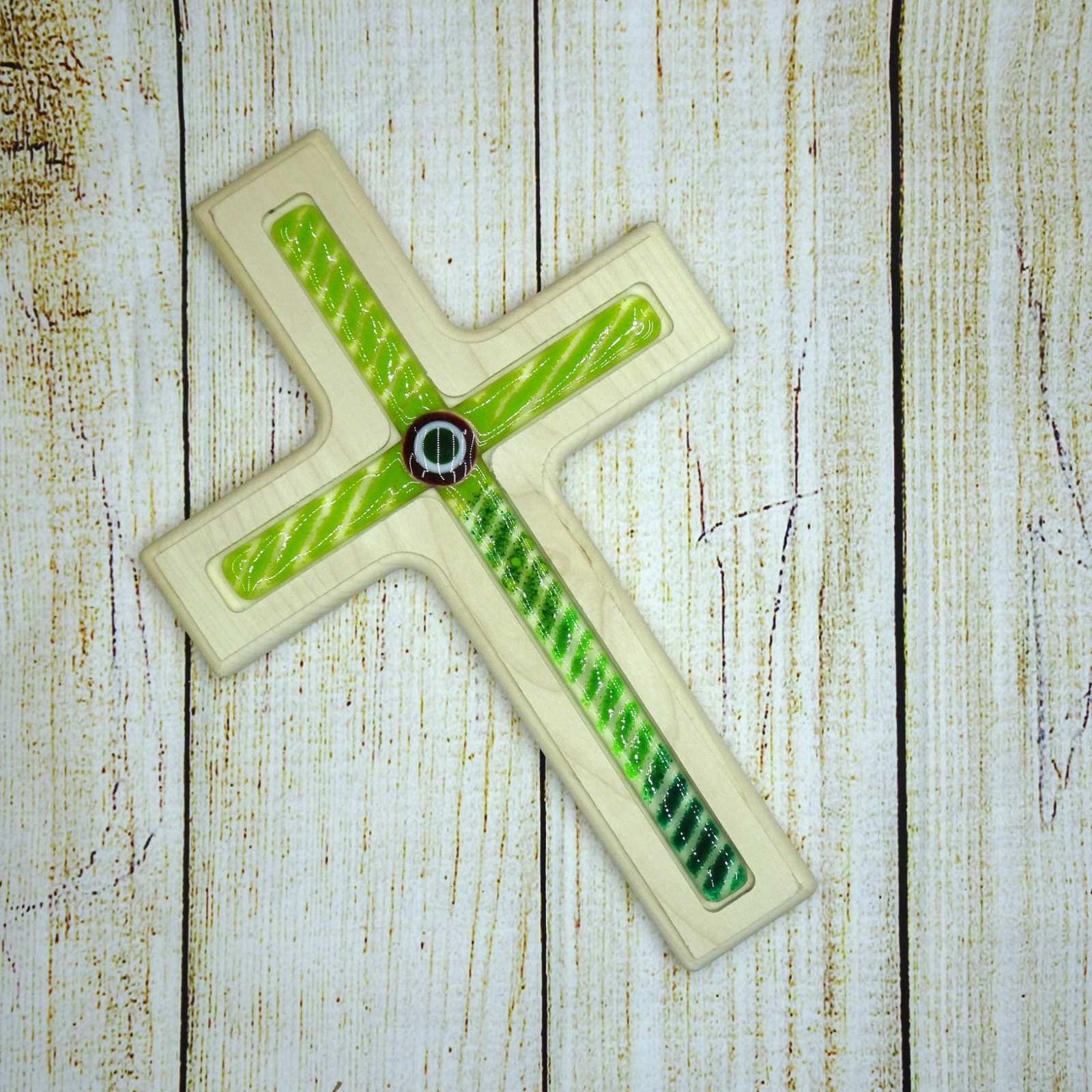 Holzkreuz mit Fusingglas in grün Kreuz aus Ahorn 2