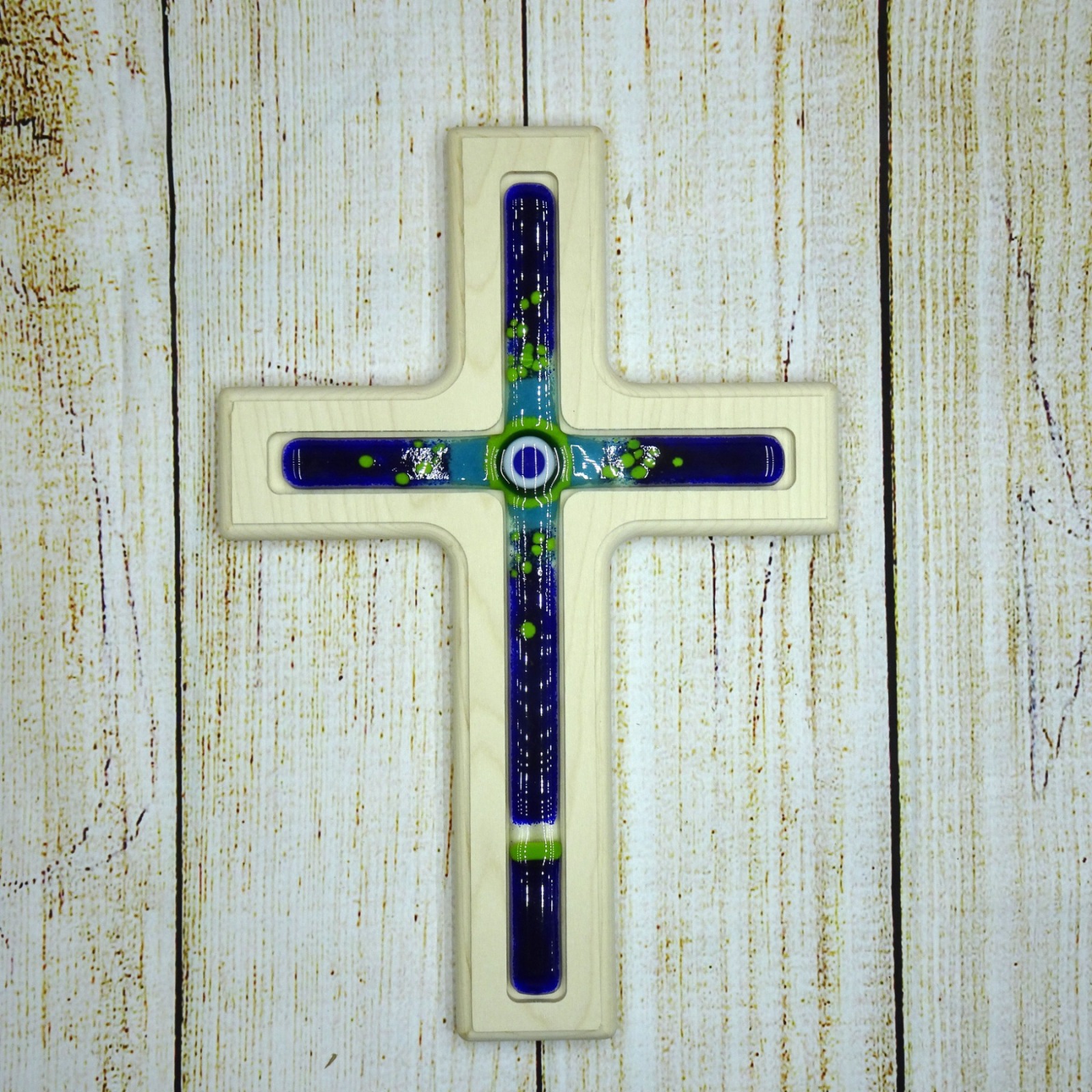 Holzkreuz mit Fusingglas in blau und grün Kreuz aus Ahorn