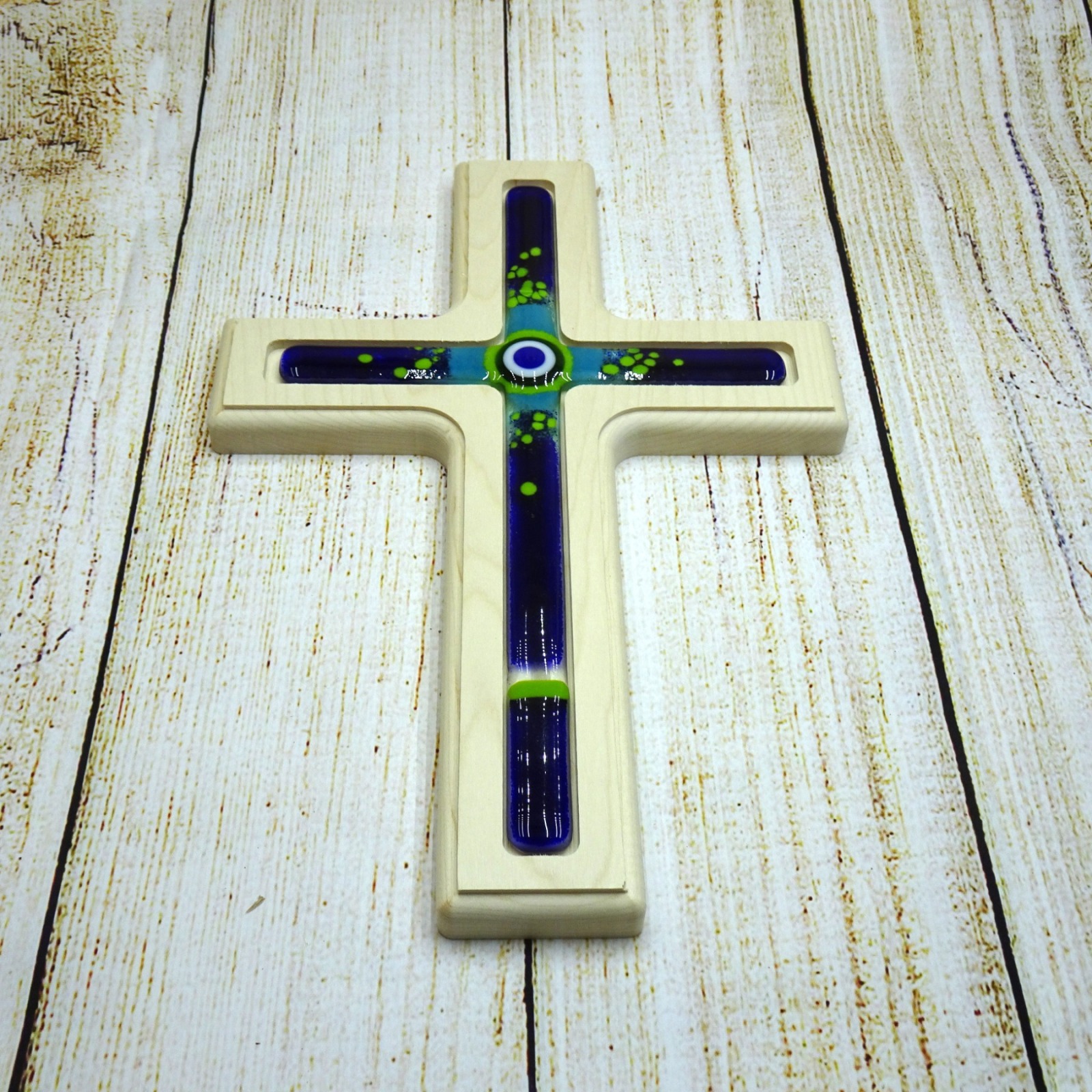 Holzkreuz mit Fusingglas in blau und grün Kreuz aus Ahorn 4