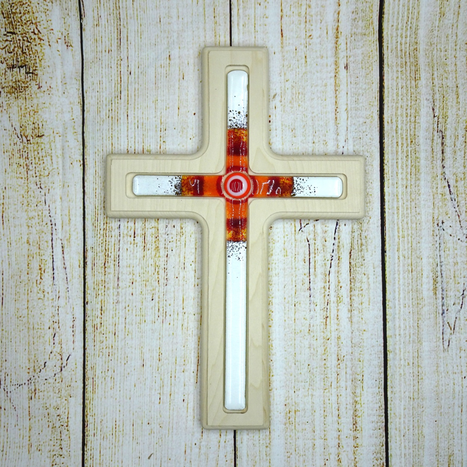Holzkreuz mit Fusingglas in weiß und rot Kreuz aus Ahorn
