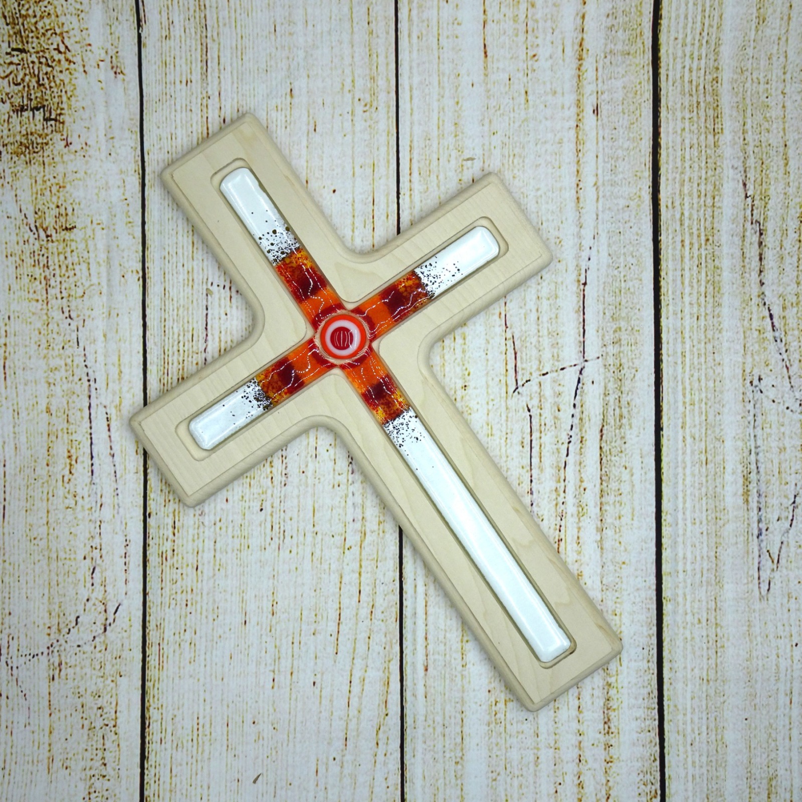 Holzkreuz mit Fusingglas in weiß und rot Kreuz aus Ahorn 2