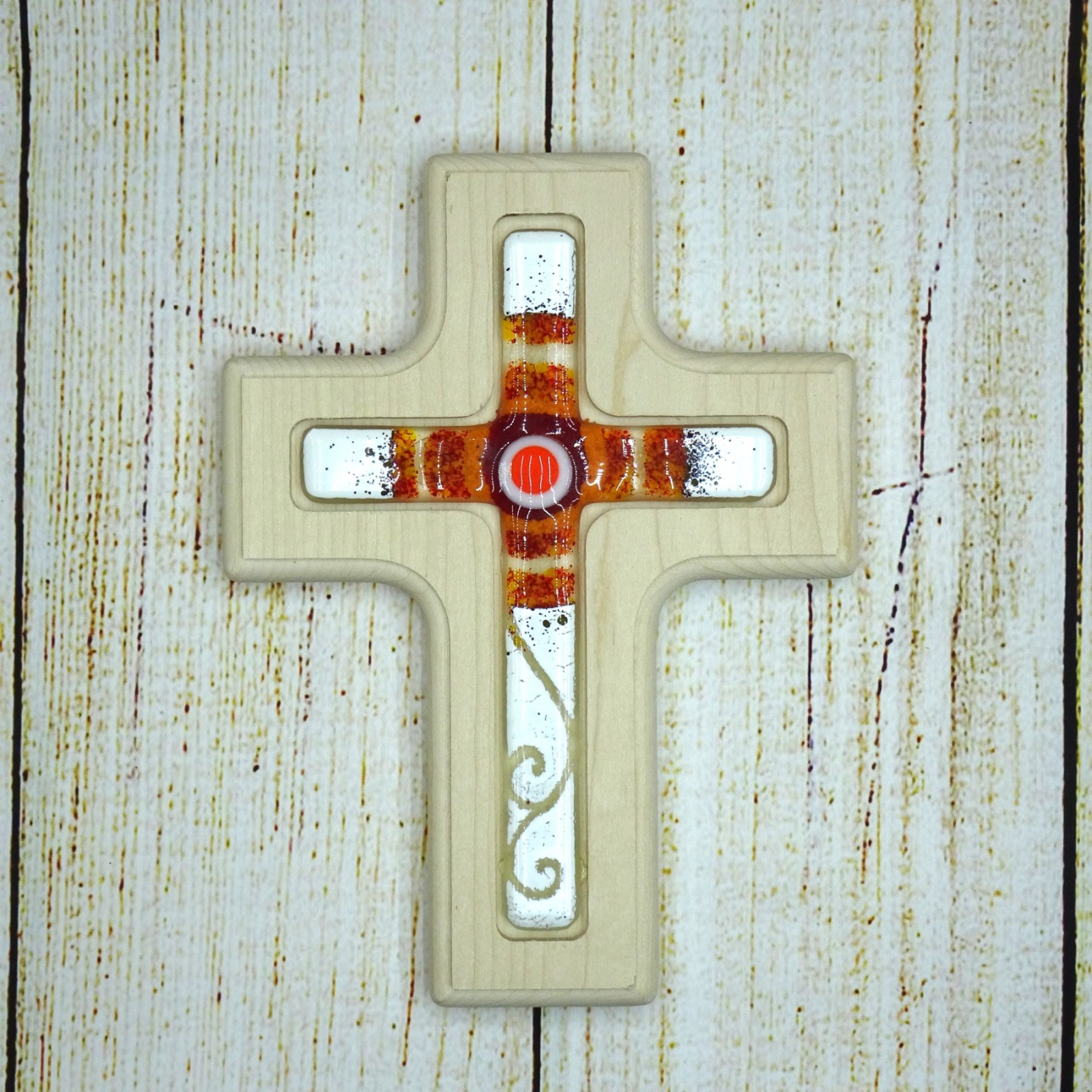 Holzkreuz mit Fusingglas in weiß und rot, Kreuz aus Ahorn