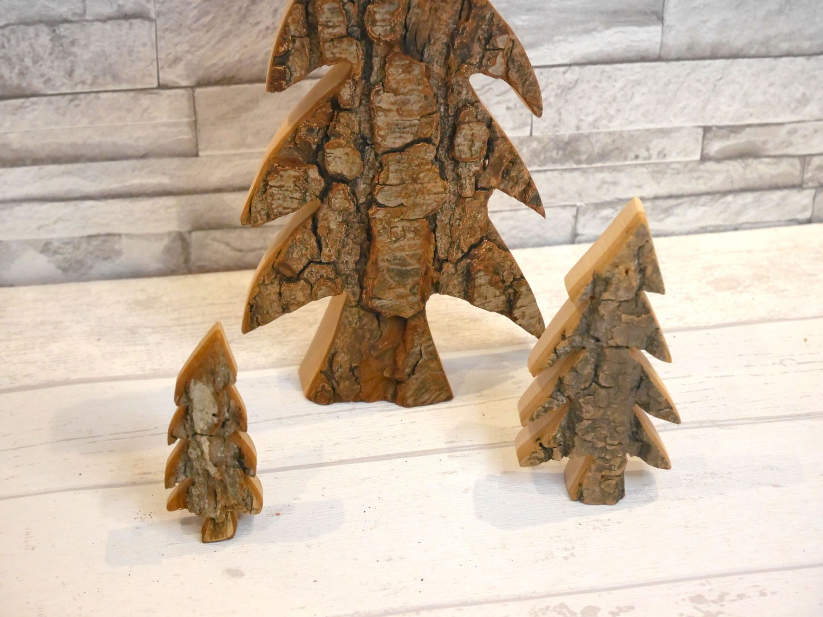 Dekofigur Tannenbaum aus Holz mit Baumrinde in verschiedenen Größen 4