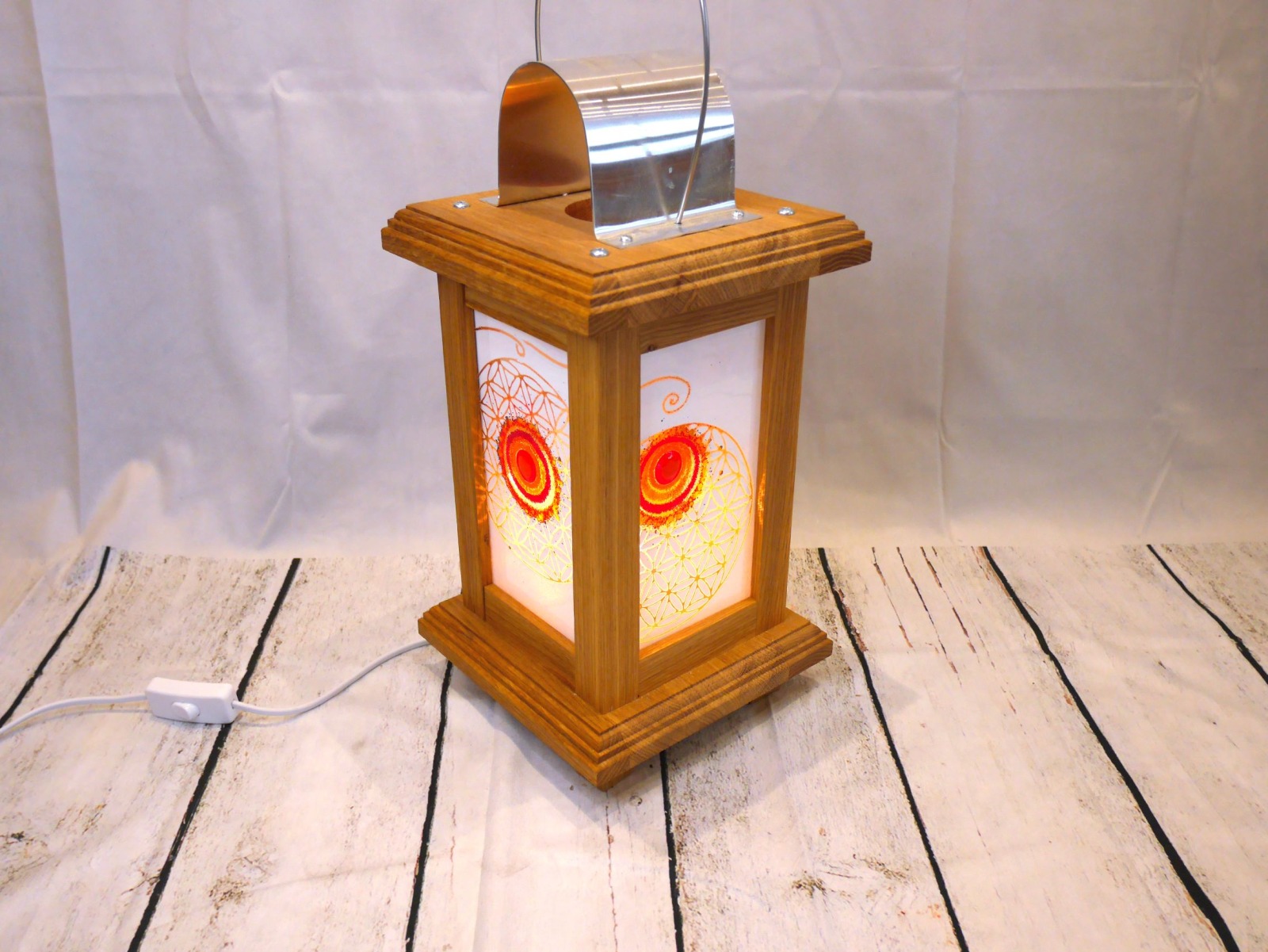 Einzigartige Holzlaterne mit Fusing Glas weiß &amp; rot 2