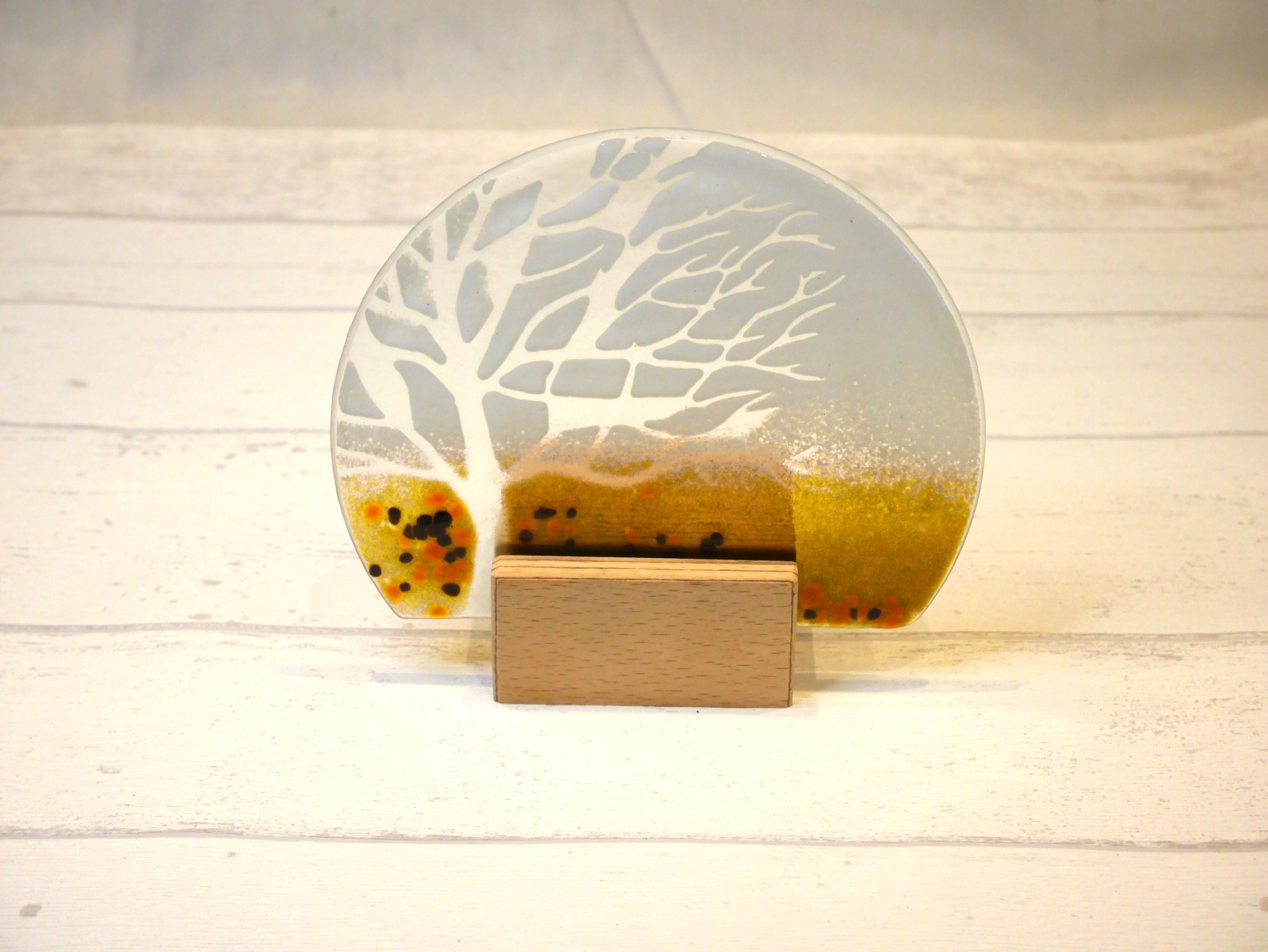 Designelement Baum aus buntem Glas in braun und weiß 3