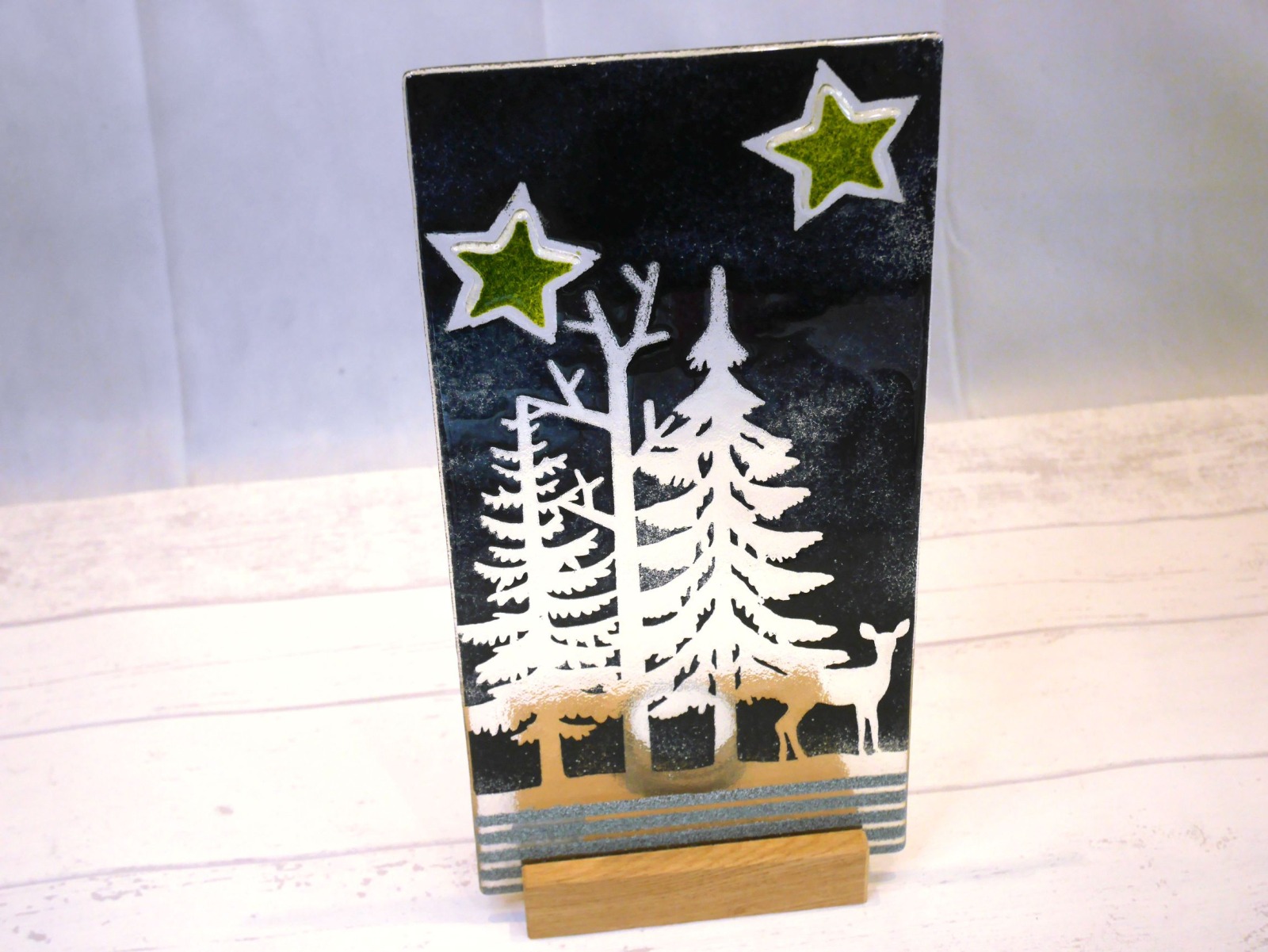 Glasfliese aus Fusingglas mit Tannenbaum, Reh und Sternen 5