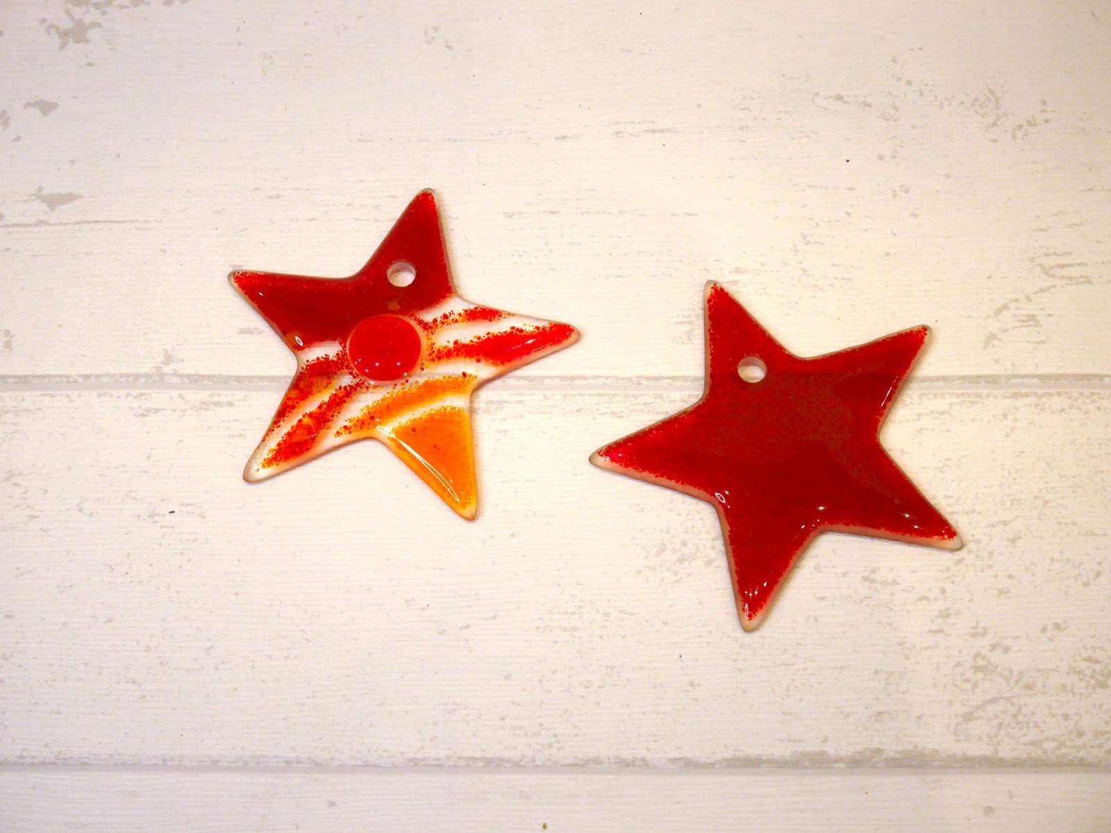 Dekoanhänger aus buntem Glas Stern in rot 3