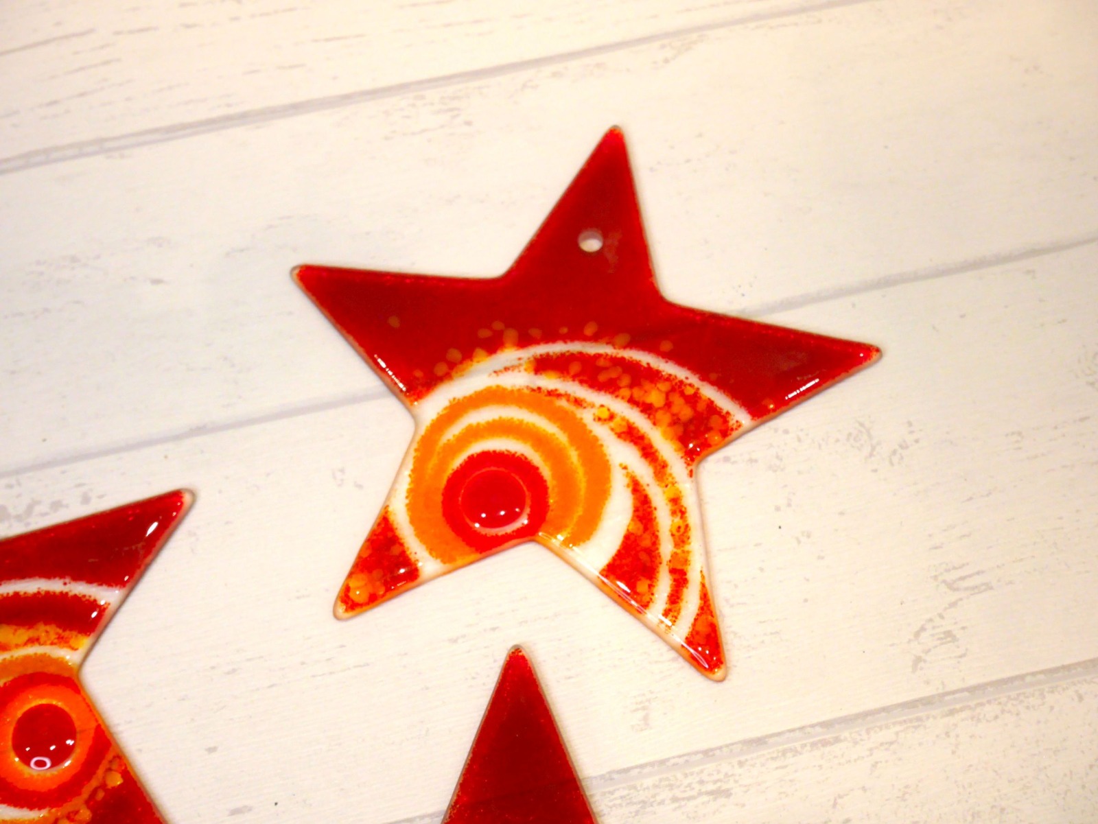 Dekoanhänger aus buntem Glas Stern in rot 6