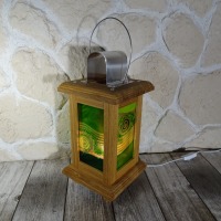 Einzigartige Holzlaterne mit Fusing Glas grün