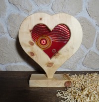 Herz aus Zirbenholz mit Fusingglas personalisierbar Zirbelholz Aufsteller