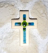 Holzkreuz mit Fusingglas in blau und grün, Kreuz aus Ahorn