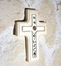 Holzkreuz mit Fusingglas in weiß und gold, Kreuz aus Ahorn 3
