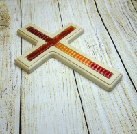Holzkreuz mit Fusingglas in rot und orange, Kreuz aus Ahorn 4