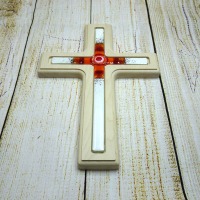 Holzkreuz mit Fusingglas in weiß und rot Kreuz aus Ahorn 4
