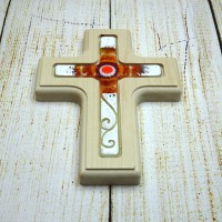 Holzkreuz mit Fusingglas in weiß und rot, Kreuz aus Ahorn 4