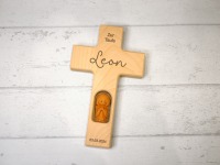 Kinderkreuz aus Holz mit Schutzengel, personalisiert mit Name und Wunschtext