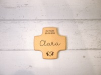 Kleines Holzkreuz, personalisiert mit Name, Datum und Wunschmotiv