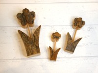 Dekofigur Blume aus Holz mit Baumrinde 4