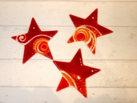 Dekoanhänger aus buntem Glas Stern in rot 5