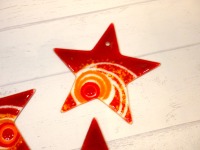 Dekoanhänger aus buntem Glas Stern in rot 6
