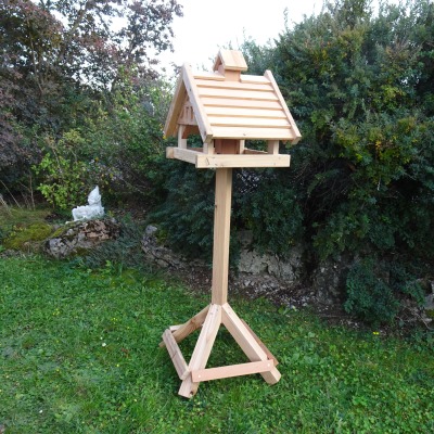 Handgefertigtes Vogelhaus aus massivem Lärchenholz - optional mit Ständer
