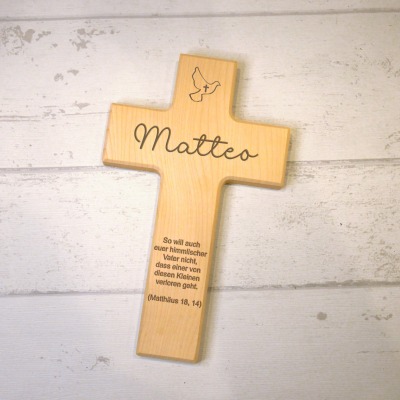 Kinderkreuz aus Holz, personalisiert mit Name und Wunschtext