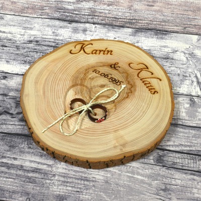 Baumscheibe Ringkissen aus Holz mit Herz - personalisiert mit Name