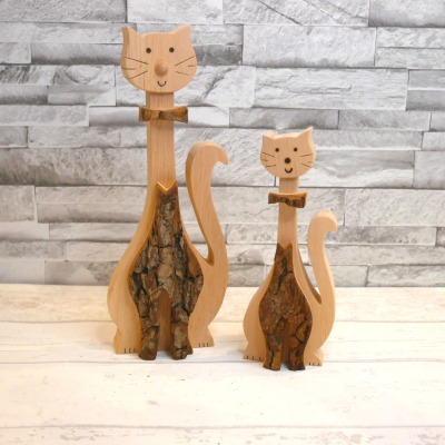 Dekofigur Katze aus Holz mit Baumrinde - Erlenholz