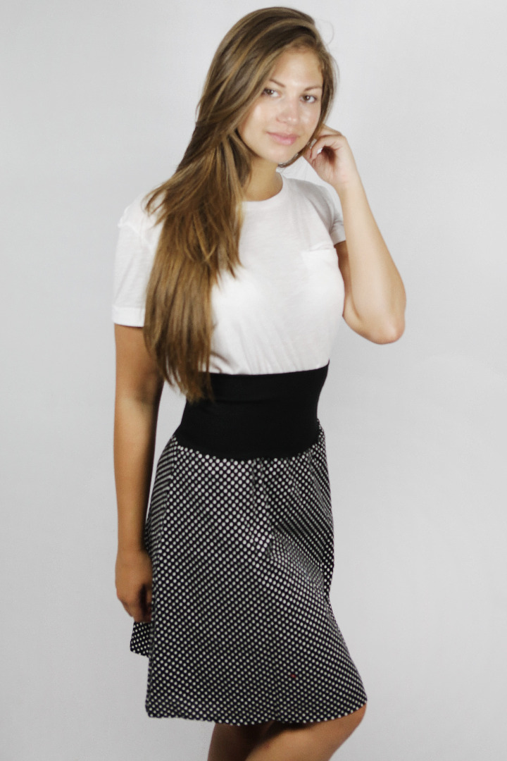 Organic skirt Freudian, black with little dots 2