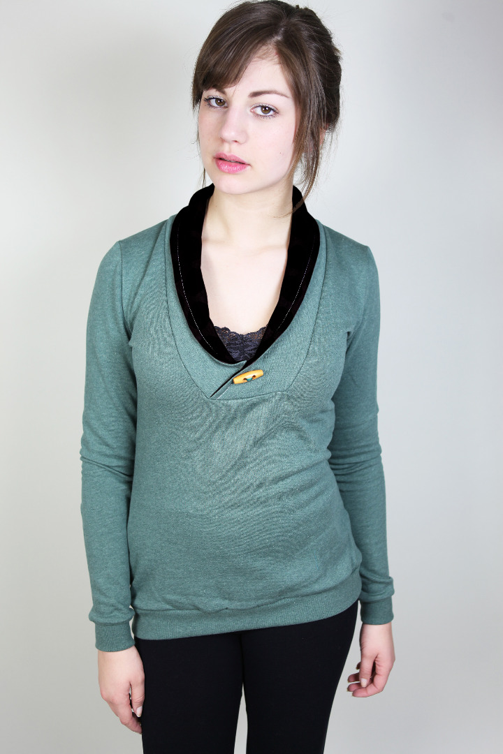 Sustainable Sweater Kraja tinged with green 2
