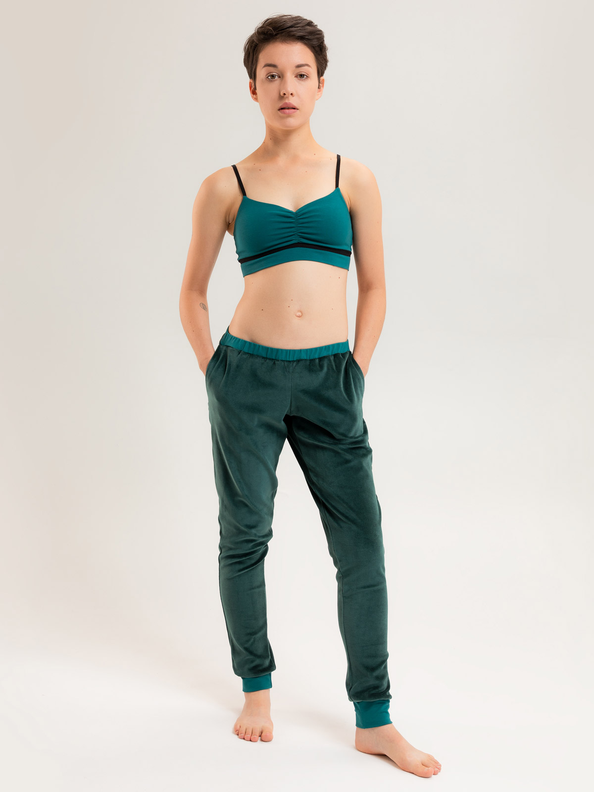 Organic velour pants Hygge smaragd green / pine green 2