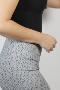 Organic skirt Snoba, tinged in grey / black dots 3