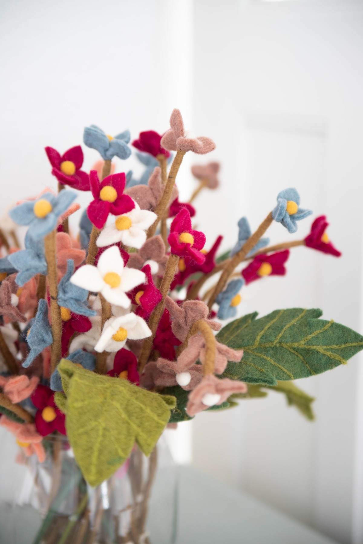 Handgefilzter Blütenzweig - Zeitlose Schönheit für jede Jahreszeit 2