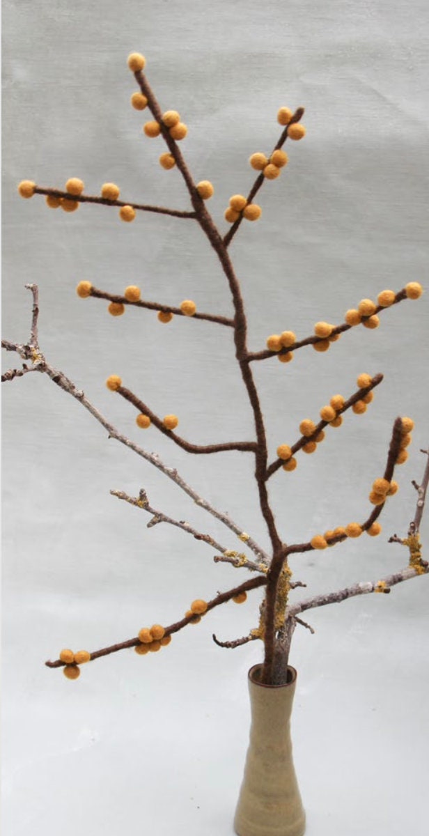 Beeren-Zweig mit gelben Beeren, handgefilzt 6