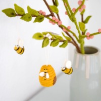 Hübscher Bienenkorb aus Handgefilzter Wolle - Perfekt für Frühlingsschmuck 4