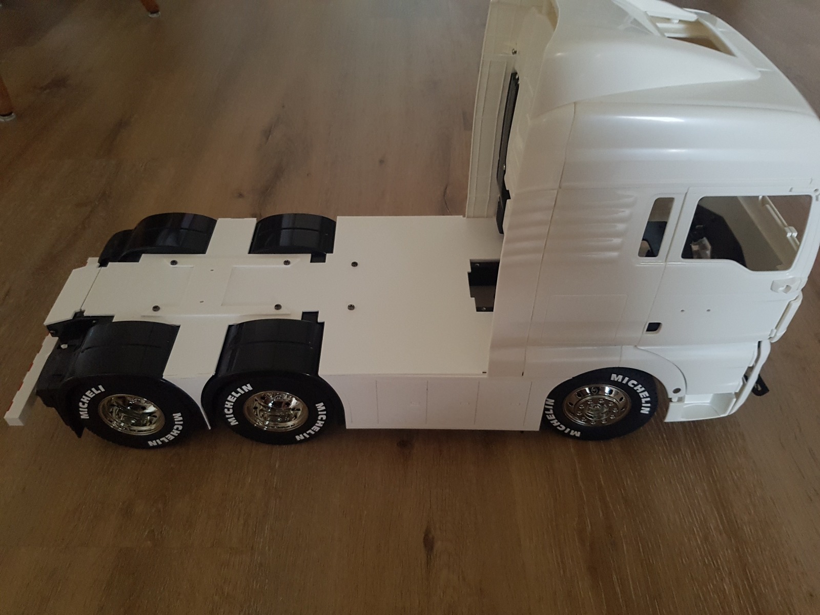 Rahmenabdeckung für Tamiya MAN TGX 26.540 3