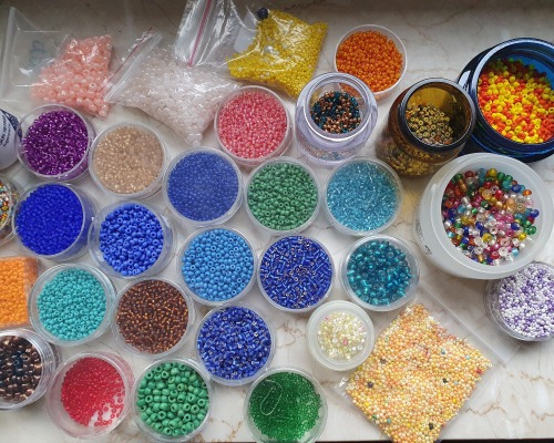 SALE - Large collection of rocailles - approx. 40 colours and mixes - 1 mm 1.5 mm 2 mm 2.5 mm 3 mm -