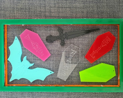 Silikonform Palette Anhänger Goth Kit Särge mit Aufschrift / Fledermaus / Schwerter / Dolche