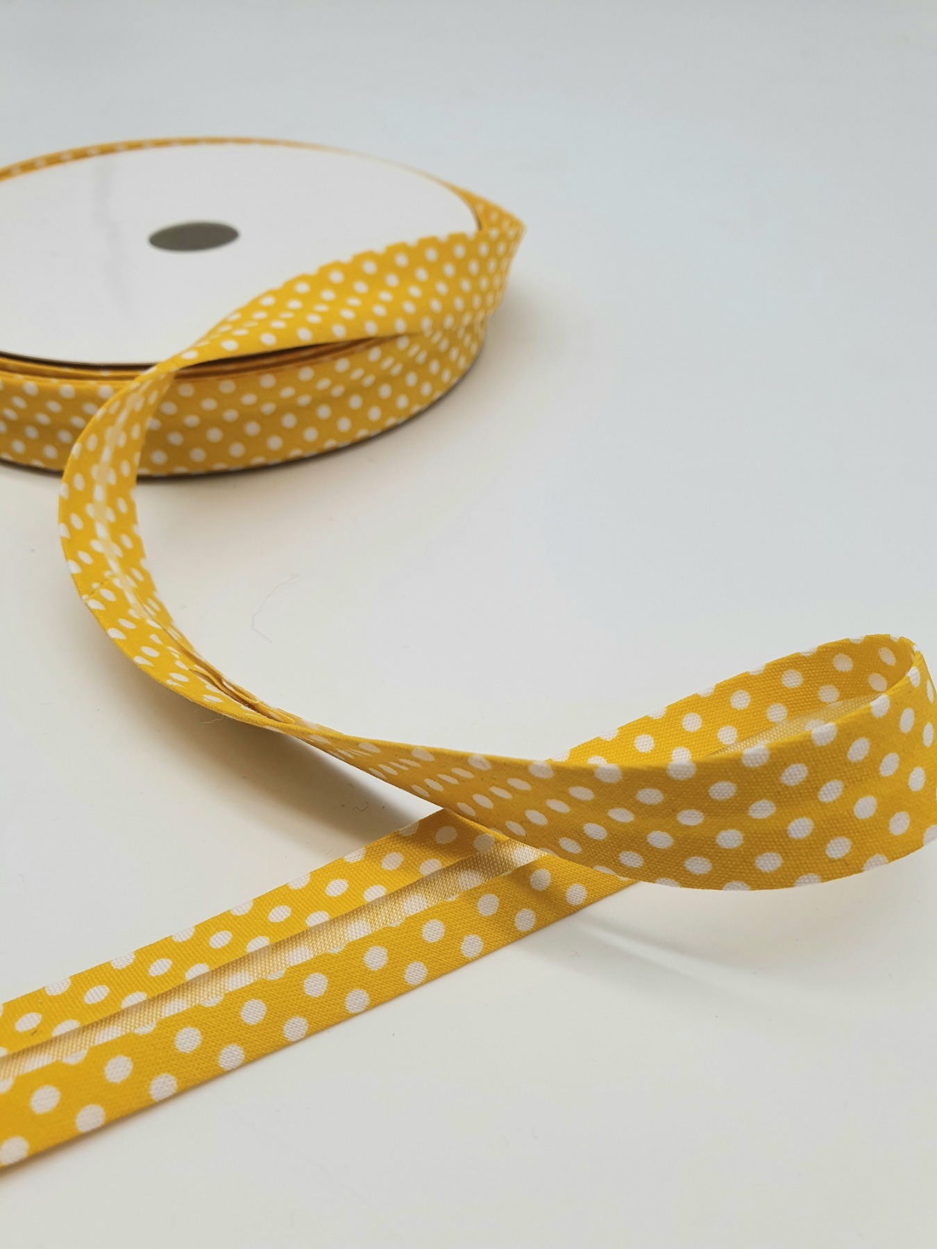 Schrägband Dots 1 Meter in Gelb mit weißen Punkten