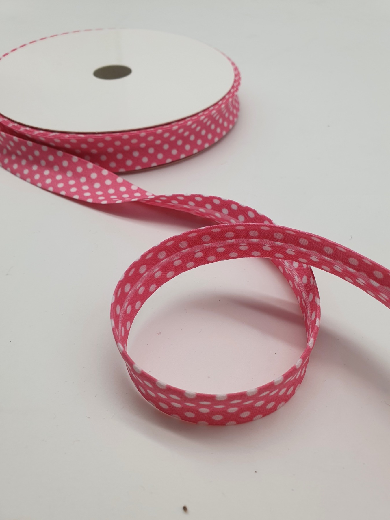 Schrägband Dots 1 Meter in Pink mit weißen Punkten