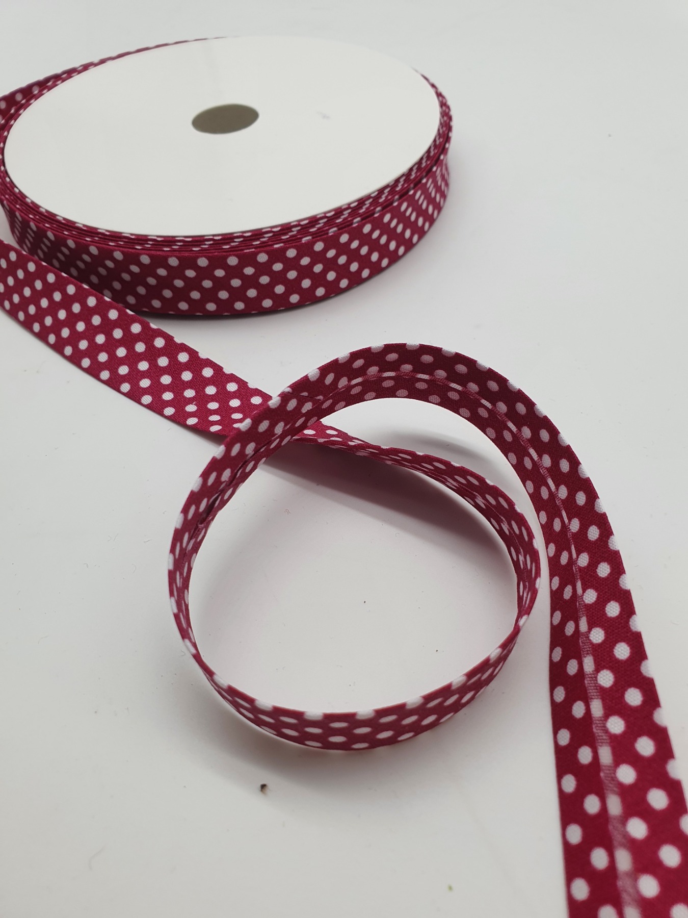 Schrägband Dots 1 Meter in Bordeaux mit weißen Punkten