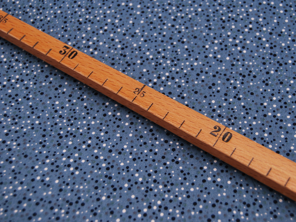 Baumwolle - Minipunkte in Grau-Weiß-Dunkelblau auf Blau - 05 m 3