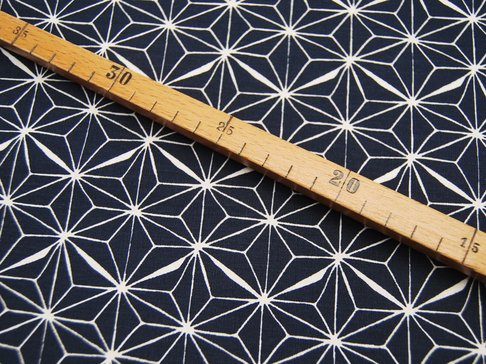 Beschichtete Baumwolle - ABSTRACT - Graphisches Muster auf Dunkelblau / Navy 0,5 m 2
