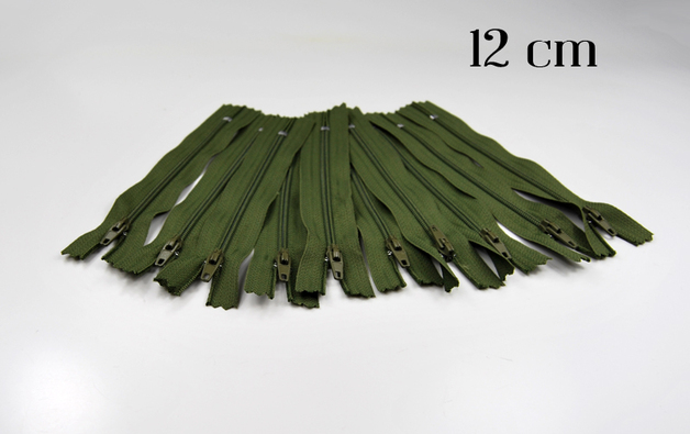 10 x 12cm moosgrüne Reißverschlüsse